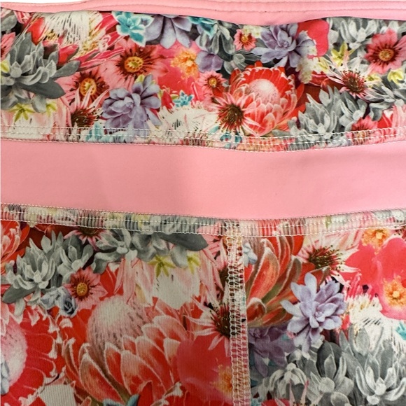 lululemon athletica Pink and Red Leggings Vibrant‎ Floral Design - Picture 5 of 7